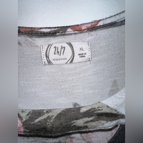 Maurice floral short sleeve top size XL - Picture 2 of 3